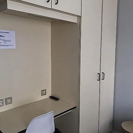 Les Montois Hotell Céaux