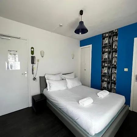 Отель Contact Les Montois 2*