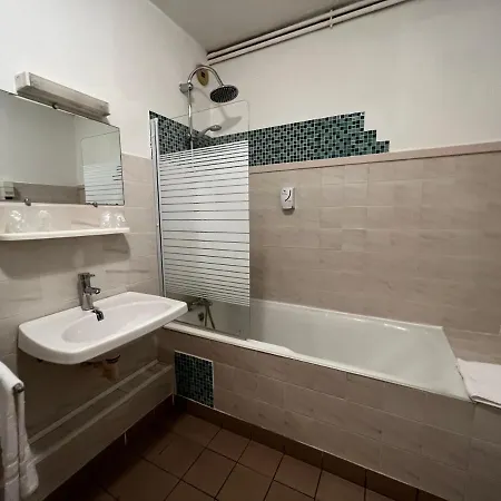 Contact Les Montois 2* Со