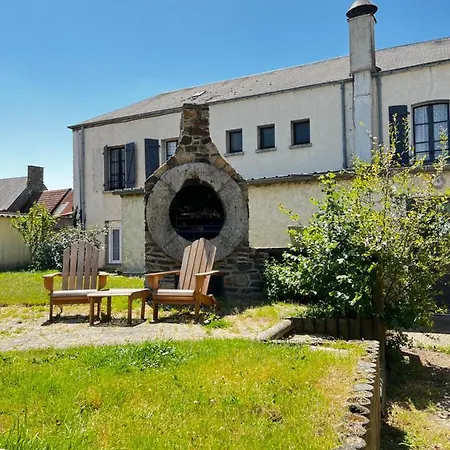 Отель Contact Les Montois