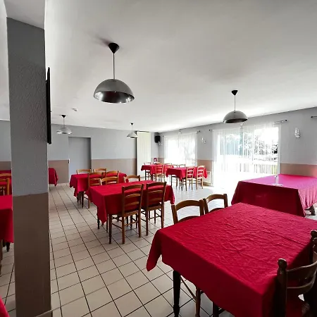 Contact Les Montois 酒店 2*