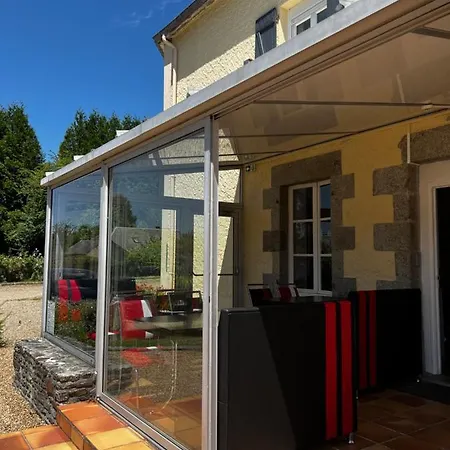 Отель Contact Les Montois