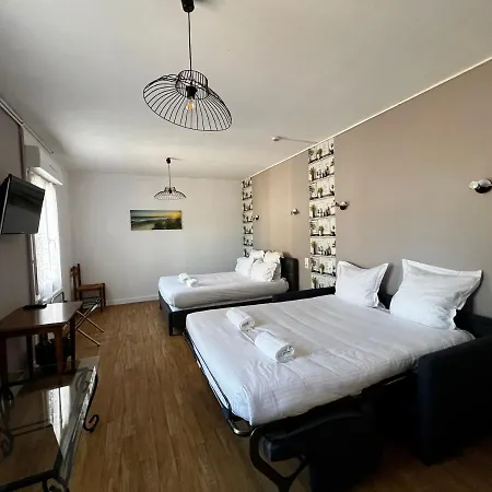 Отель Contact Les Montois Со