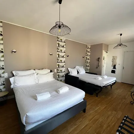 Les Montois Hotell Céaux