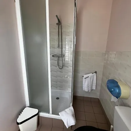 Les Montois Hotell 2*