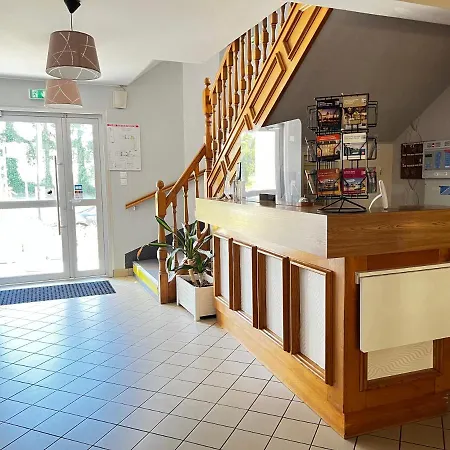 Contact Les Montois 2* Со