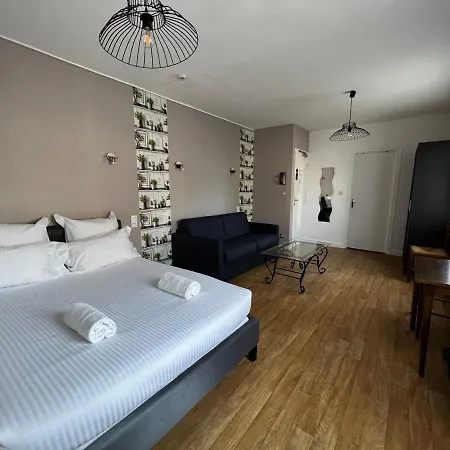 Contact Les Montois 2*