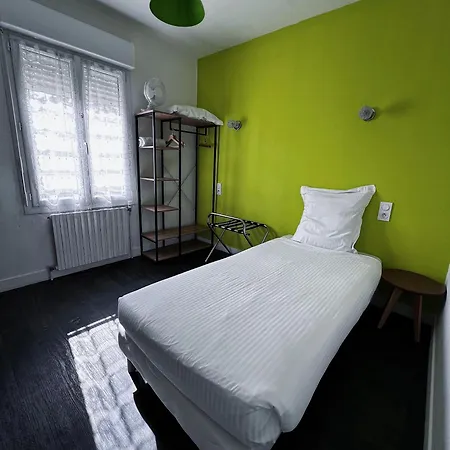 Отель Contact Les Montois 2*