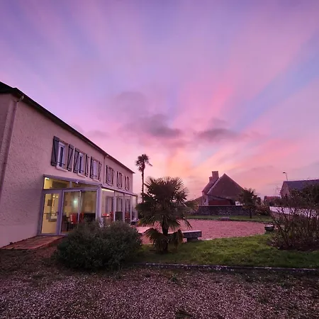 Contact Les Montois Отель 2*