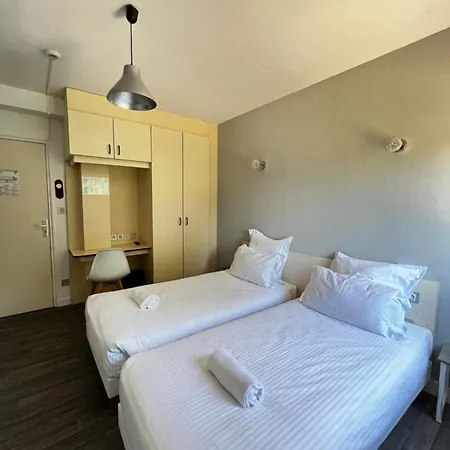 Contact Les Montois 2*