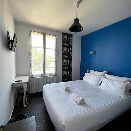 Отель Contact Les Montois