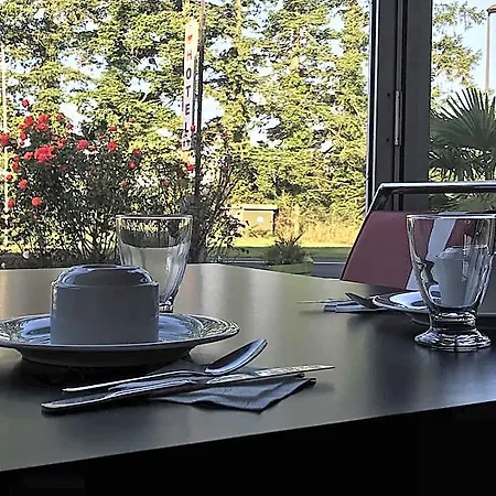 Contact Les Montois Hotel