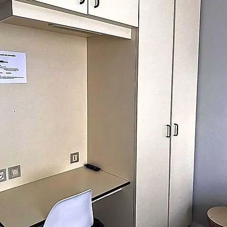 Contact Les Montois Hotel