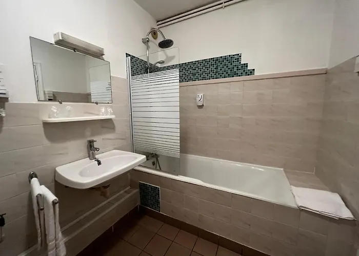 Contact Les Montois 2* Со