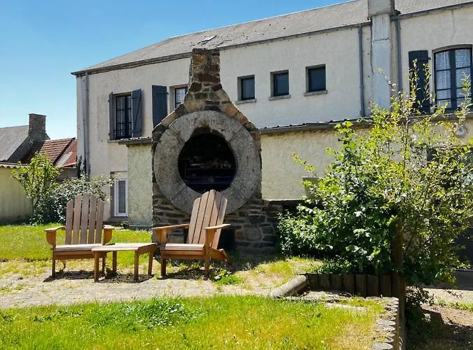 Отель Contact Les Montois