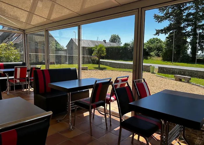 Contact Les Montois Отель