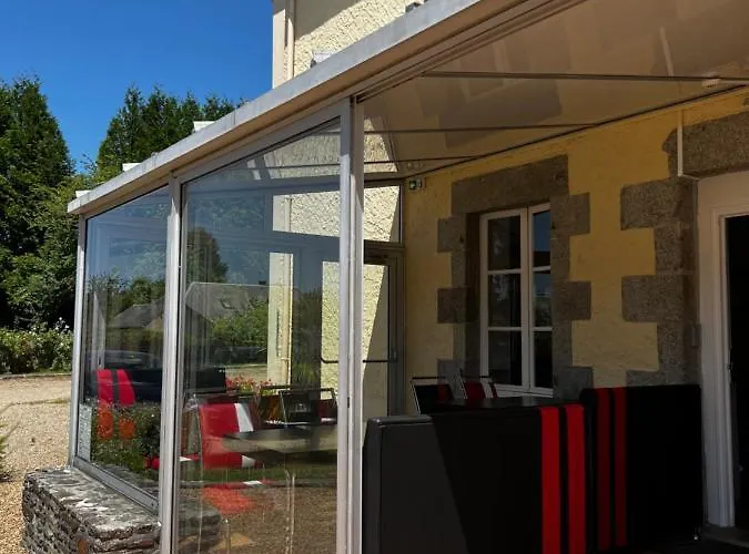 Отель Contact Les Montois