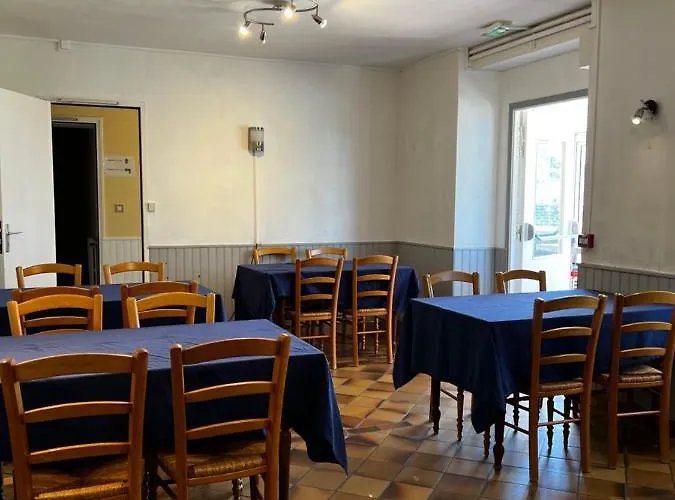 Contact Les Montois Отель Со