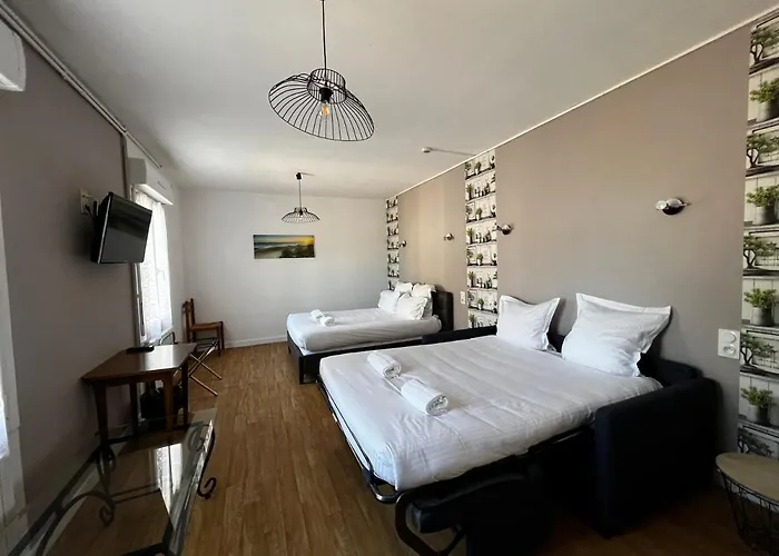 Отель Contact Les Montois Со