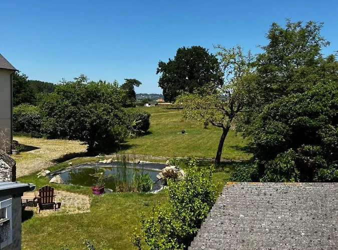 Contact Les Montois Отель