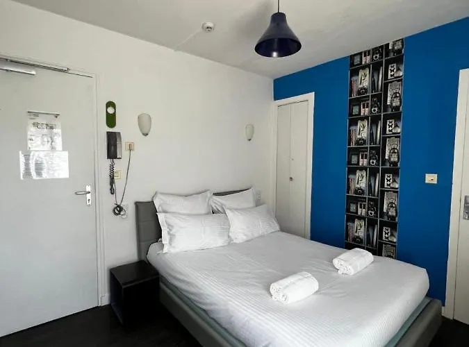 Отель Contact Les Montois Со