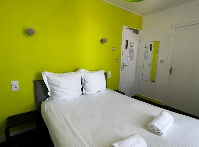 Contact Les Montois 2* Со