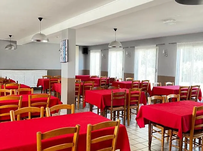 Contact Les Montois Отель 2*