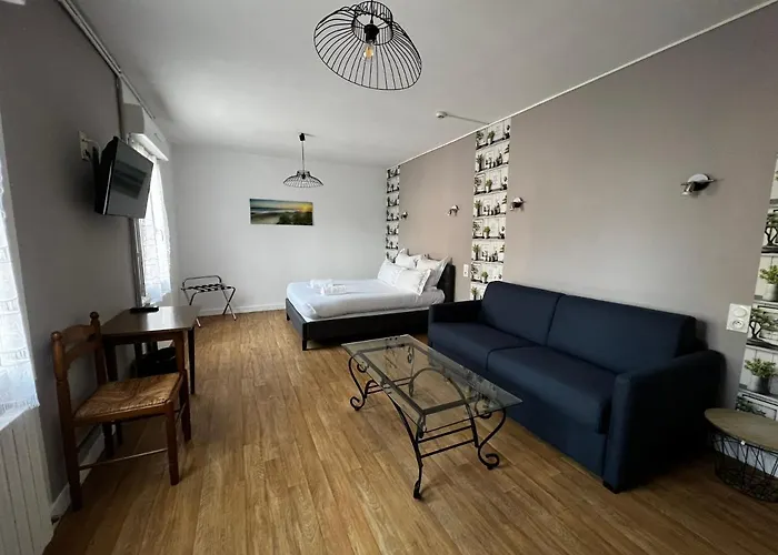 Contact Les Montois 2* Со