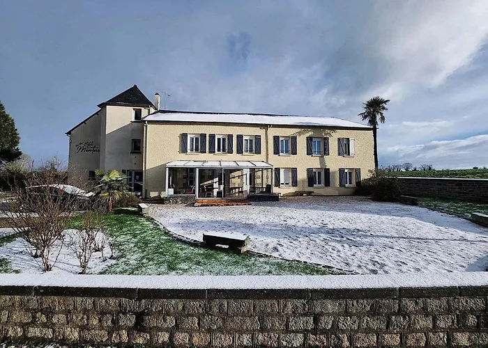 Отель Contact Les Montois 2*