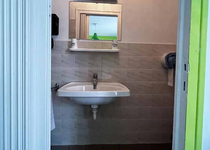 Contact Les Montois Отель 2*