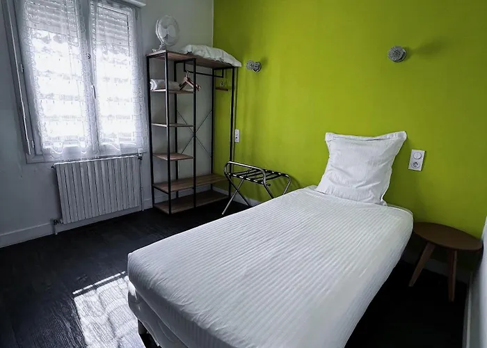 Отель Contact Les Montois 2*