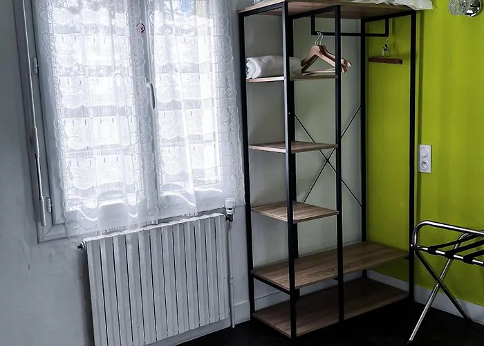 Contact Les Montois 2*