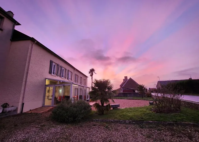 Contact Les Montois Отель 2*