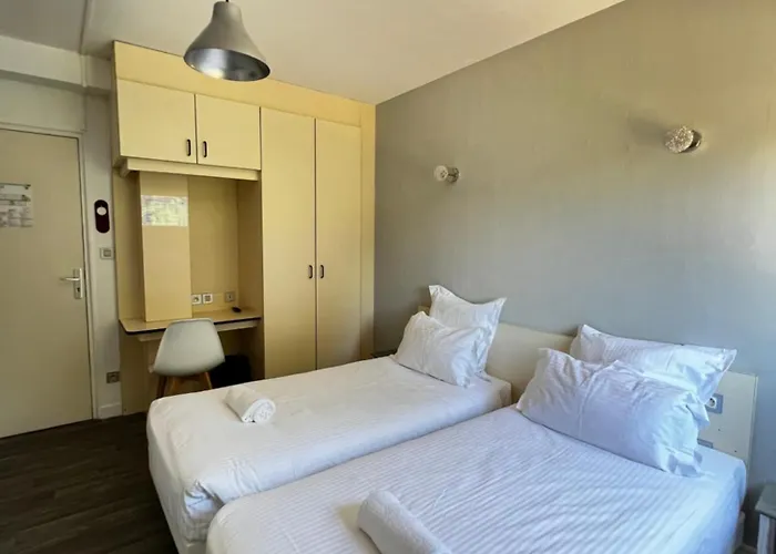 Contact Les Montois 2*