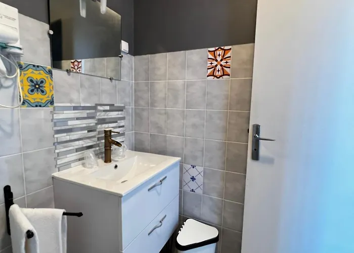 Contact Les Montois 2* Со