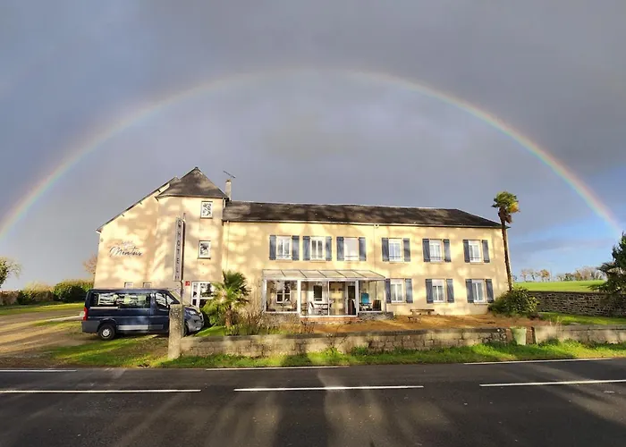 Contact Les Montois Отель